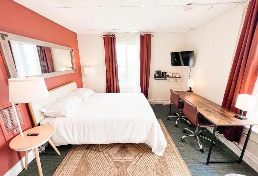 Ith Los Angeles Beach Hostel