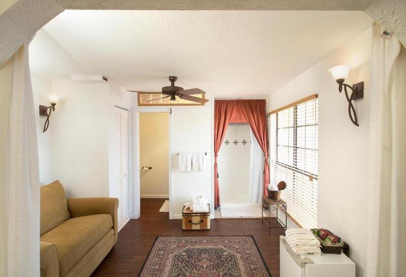 Lakehouse Bed And Breakfast