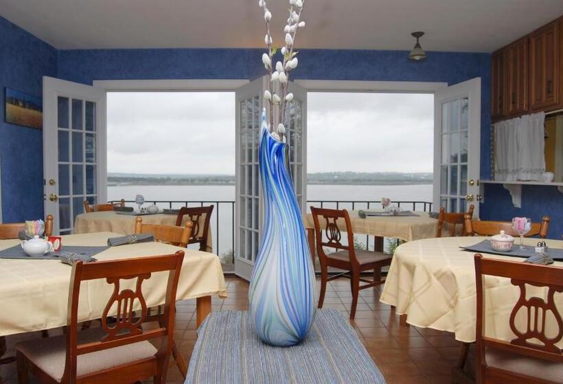 Lakehouse Bed And Breakfast