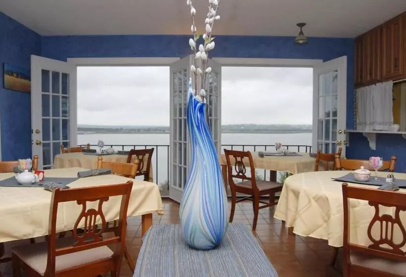 Lakehouse Bed And Breakfast