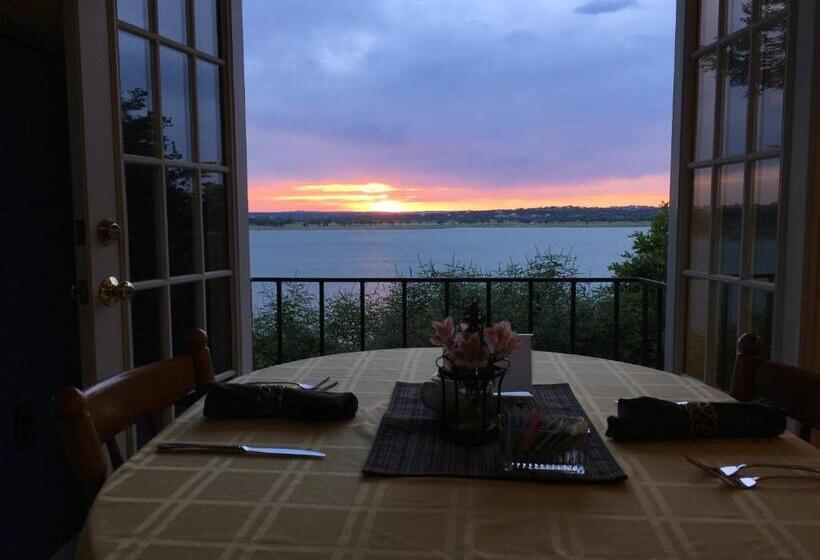 Lakehouse Bed And Breakfast