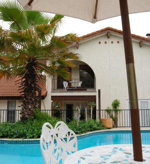 Lakehouse Bed And Breakfast