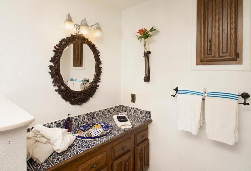 Lakehouse Bed And Breakfast