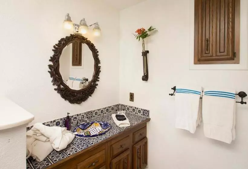 Lakehouse Bed And Breakfast
