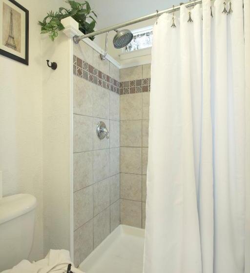 Lakehouse Bed And Breakfast