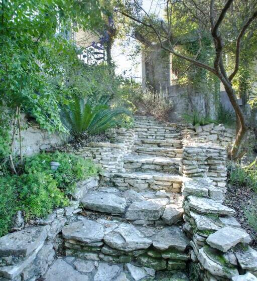 Lakehouse Bed And Breakfast