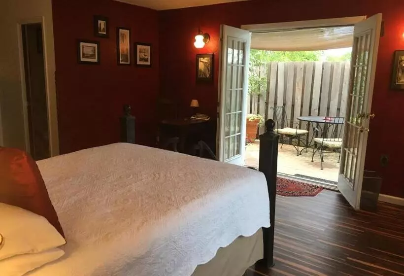 Lakehouse Bed And Breakfast