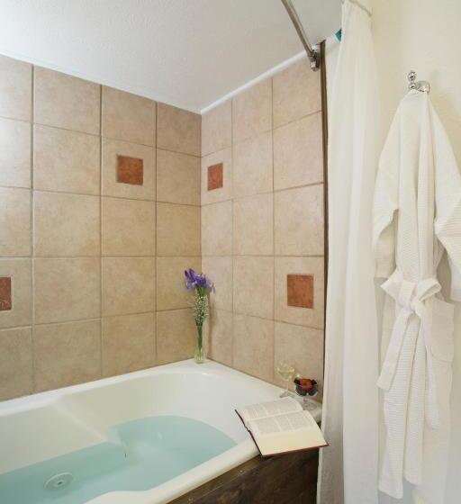 Lakehouse Bed And Breakfast