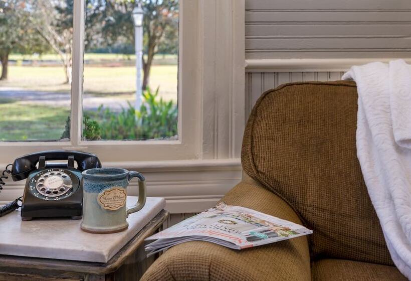 Maison D'memoire Bed & Breakfast Cottages