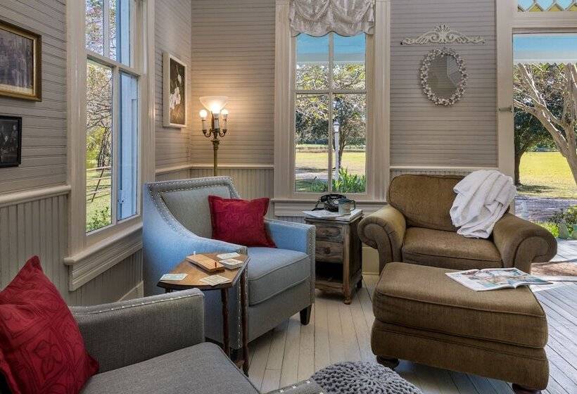 Maison D'memoire Bed & Breakfast Cottages