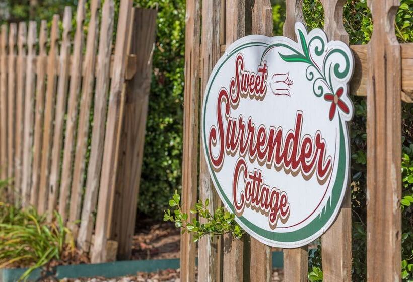 Maison D'memoire Bed & Breakfast Cottages