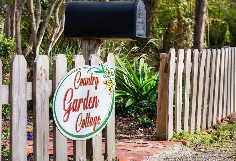 Maison D'memoire Bed & Breakfast Cottages