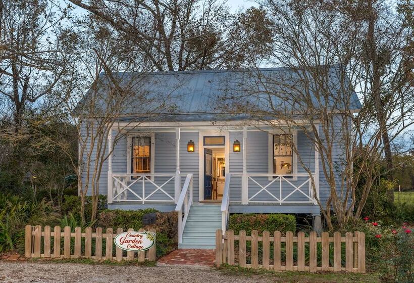 Maison D'memoire Bed & Breakfast Cottages