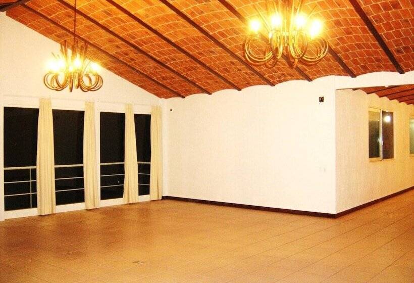 Mama Chuy Hotel & Villas