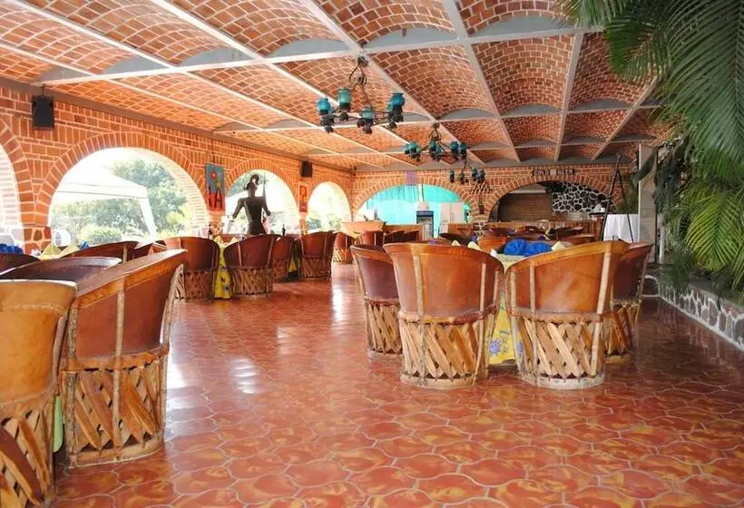 Mama Chuy Hotel & Villas
