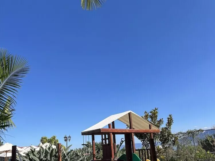 Mama Chuy Hotel & Villas