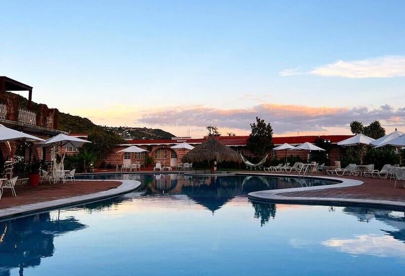 Mama Chuy Hotel & Villas