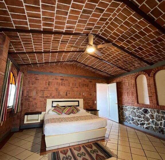 Mama Chuy Hotel & Villas