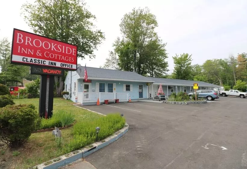 モーテル Brookside Inn & Cottages