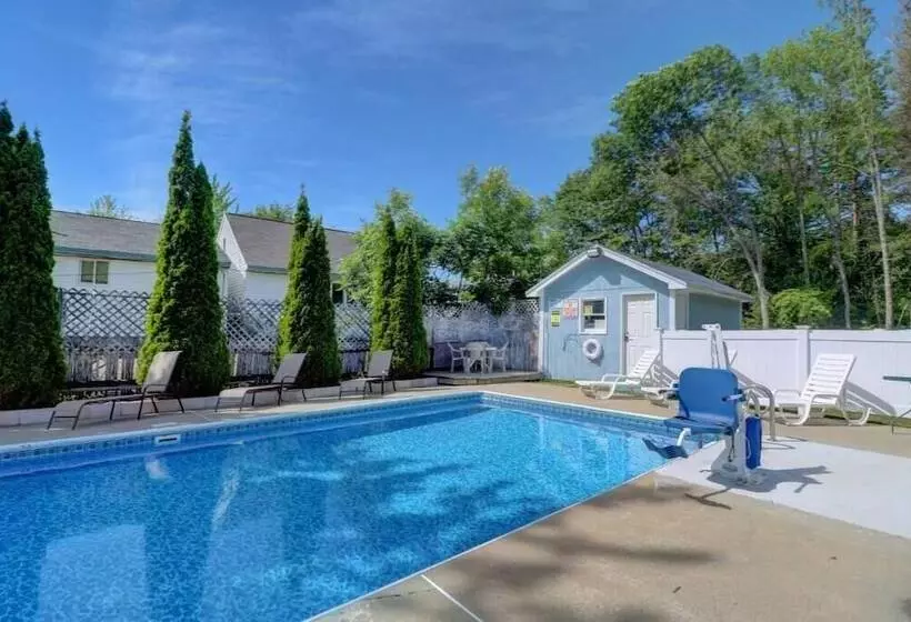 モーテル Brookside Inn & Cottages