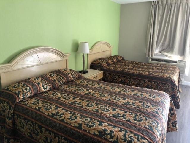 فندق على الطريق Flamingo Beach Inn