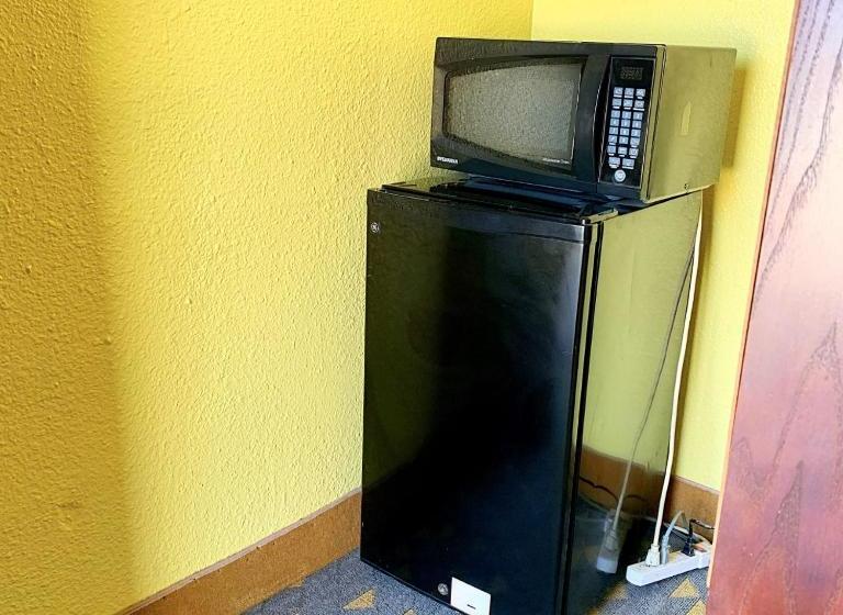 فندق على الطريق Luxury Inn