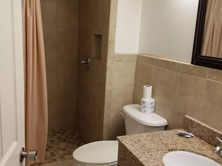 Motelli Luxury Inn & Rv Park