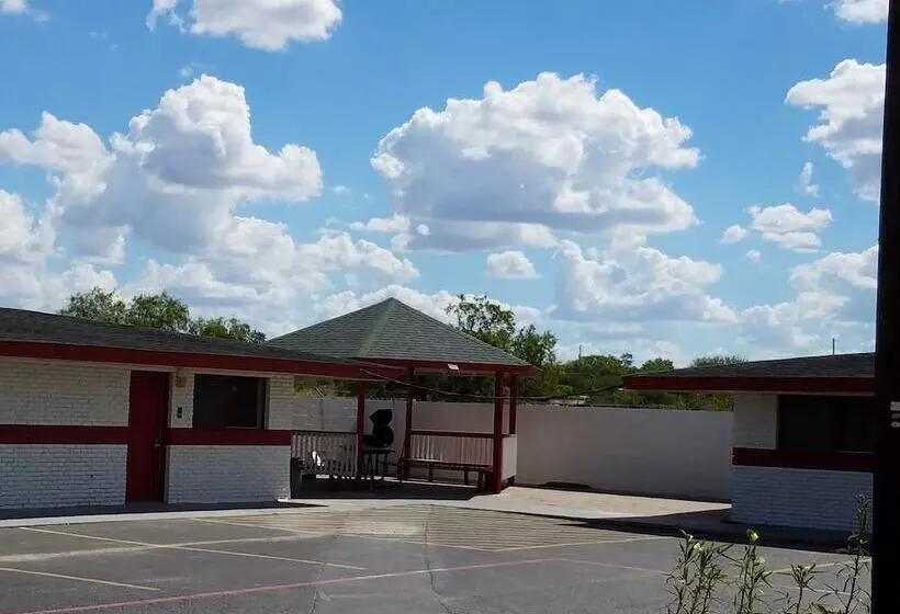 Motelli Luxury Inn & Rv Park