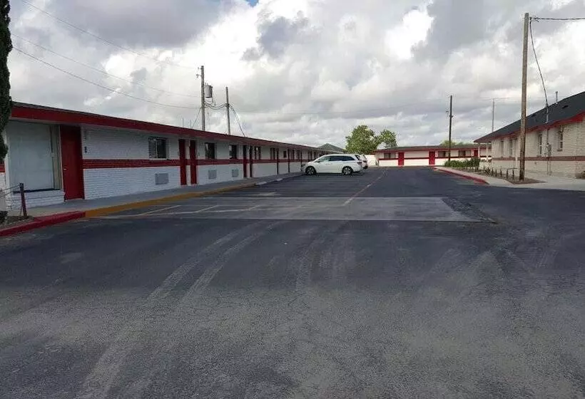 Motelli Luxury Inn & Rv Park