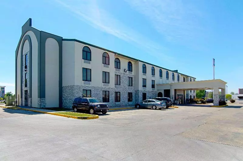 モーテル Quality Inn & Suites Near Tanger Outlet Mall