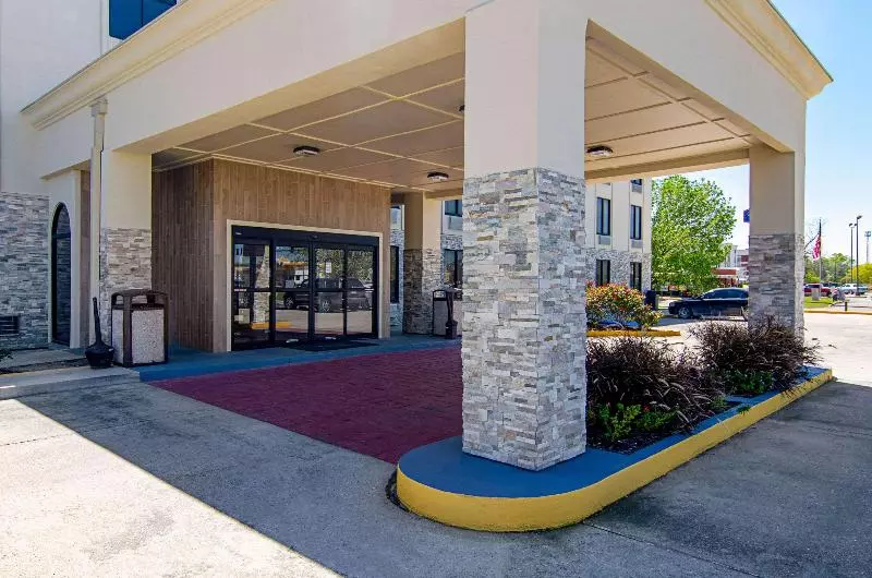 モーテル Quality Inn & Suites Near Tanger Outlet Mall