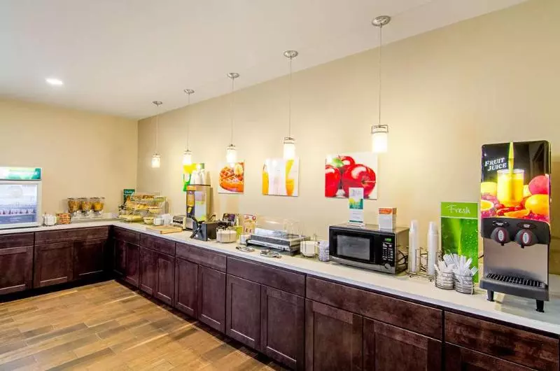 モーテル Quality Inn & Suites Near Tanger Outlet Mall