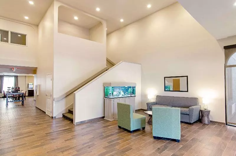 モーテル Quality Inn & Suites Near Tanger Outlet Mall