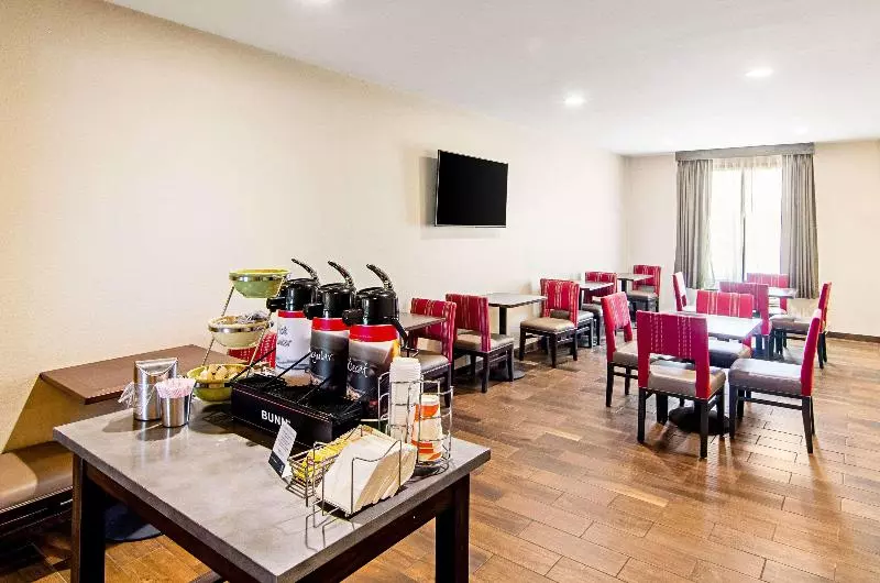 モーテル Quality Inn & Suites Near Tanger Outlet Mall