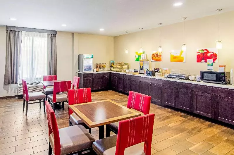 モーテル Quality Inn & Suites Near Tanger Outlet Mall