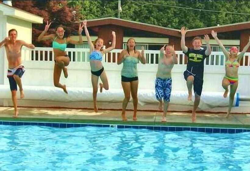 Nader S Motel & Suites