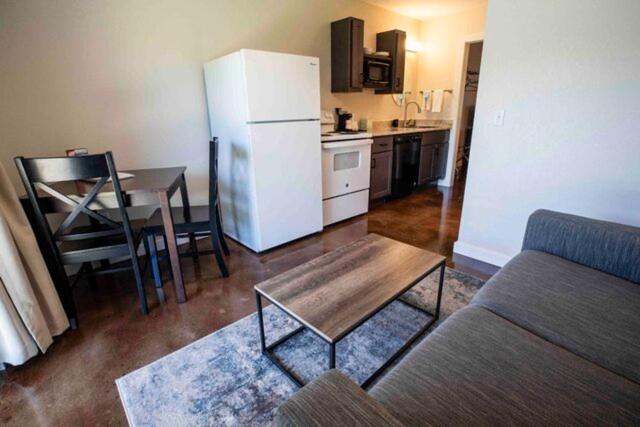 Nader S Motel & Suites