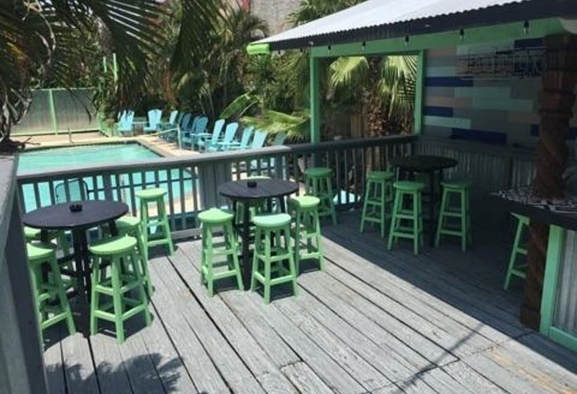 Upper Deck Hotel And Bar Adults Only