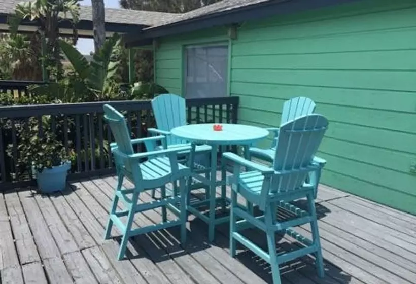 Upper Deck Hotel And Bar   Adults Only