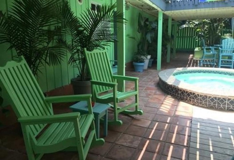 Upper Deck Hotel And Bar Adults Only