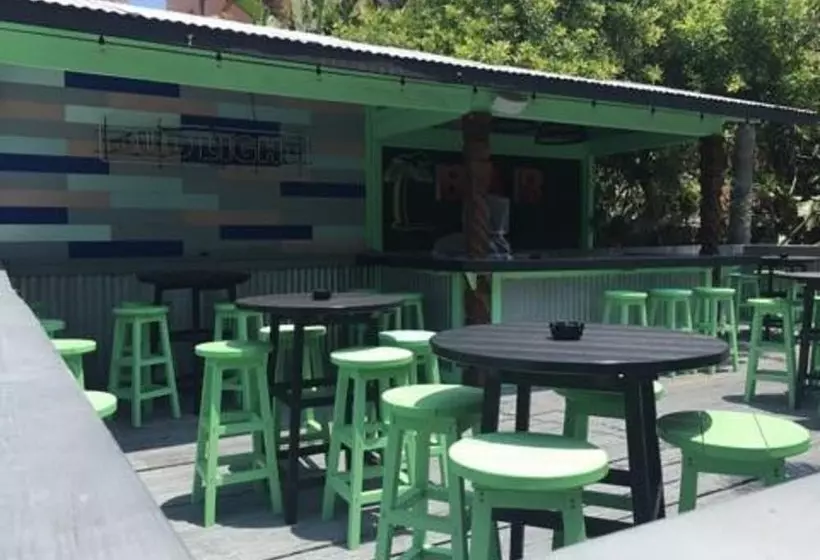 Upper Deck Hotel And Bar   Adults Only