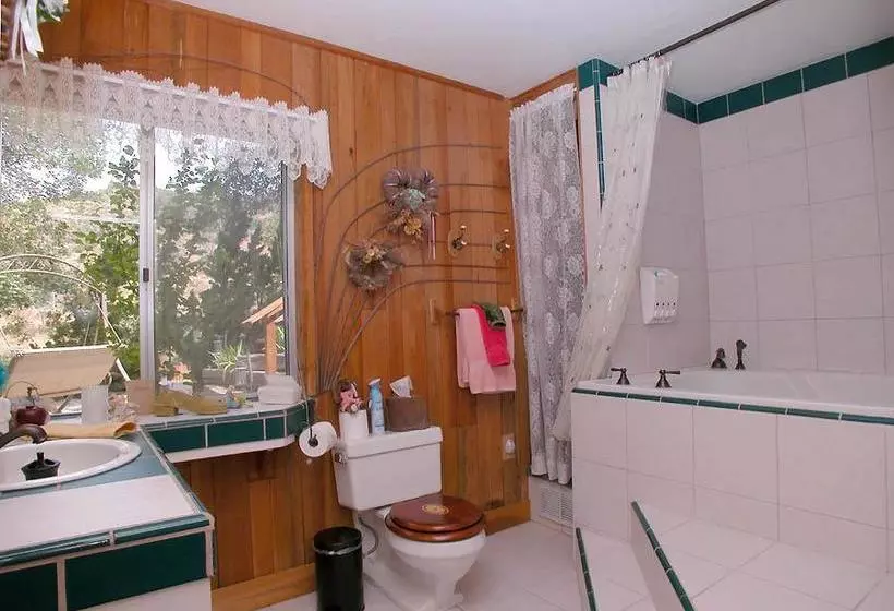 تختخواب و صبحانه Wikiup Hummingbird