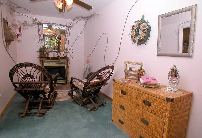 تختخواب و صبحانه Wikiup Hummingbird