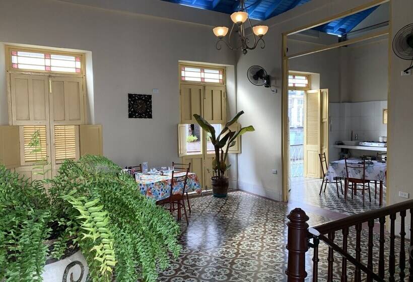 پانسیون Hostal Enara