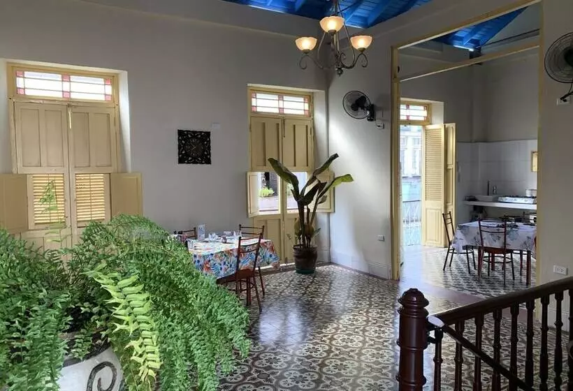 ペンション Hostal Enara