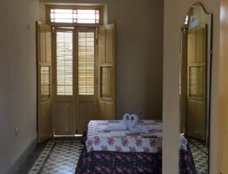 پانسیون Hostal Enara