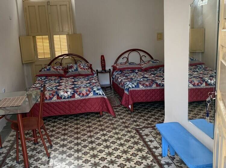 پانسیون Hostal Enara