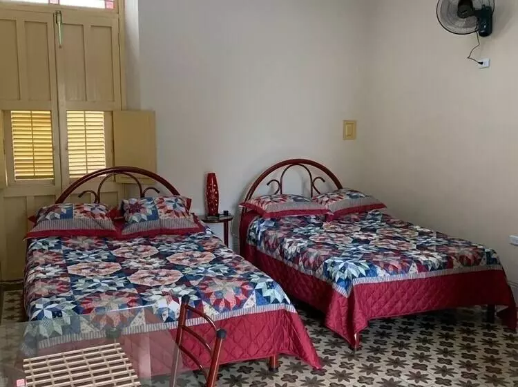 ペンション Hostal Enara