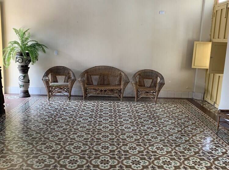 پانسیون Hostal Enara