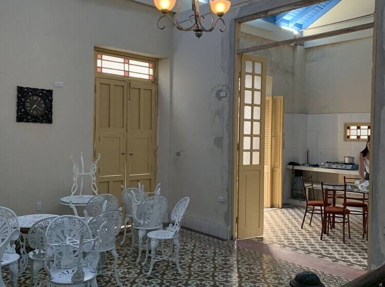 پانسیون Hostal Enara